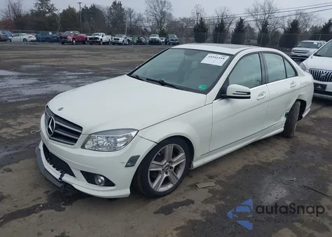 2010 Mercedes-Benz C 300 Luxury 4Matic/Sport 4Matic z USA, uszkodzony, nr VIN WDDGF8BB7AR122240